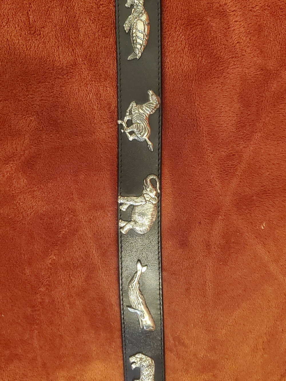 VINTAGE BLACK LEATHER ANTIQUE-LIKE SILVER METAL ANIMAL PORTRAITS - Picture 5 of 6